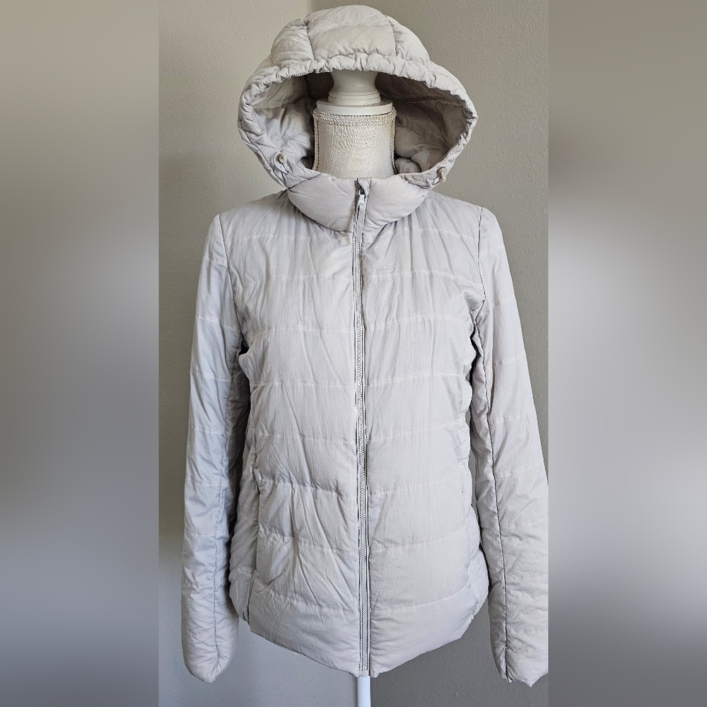 Uniqlo Women's Soft Gray Puffer Jacket